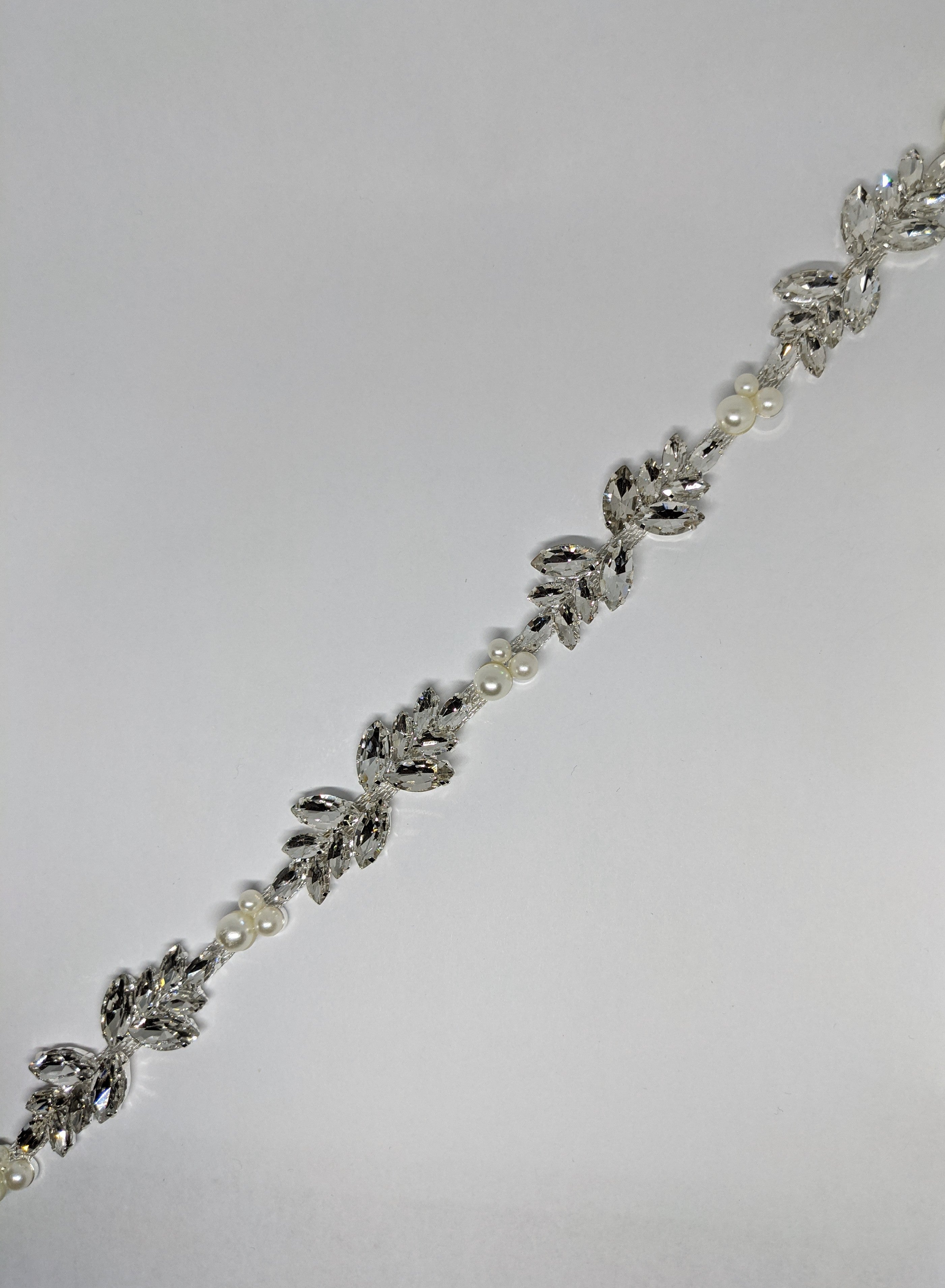 ....Ceinture mélange de perles et pierre du Rhin ..Belt mix of pearl and rhinestones....